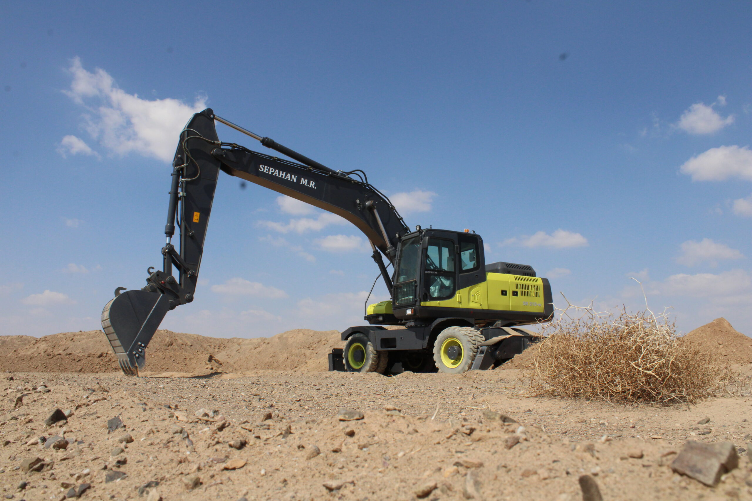 بیل مکانیکی چرخ لاستیکی